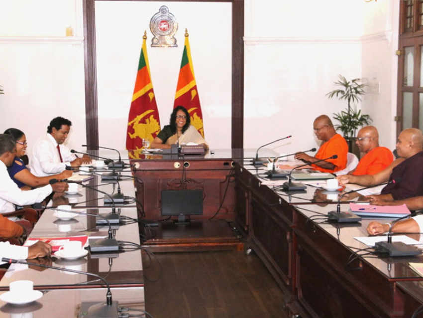 Prime Minister Dr. Harini Amarasuriya meets the representatives of Principals' Services Union