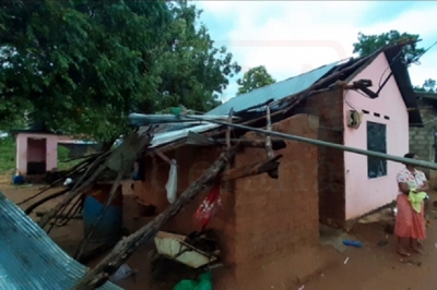 15 houses in Wellawaya damaged by gusty winds