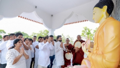 President engages in religious rituals at ancient Avukana Vihara